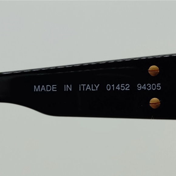 CHANEL Black and Gold Sunglasses with Oversized Frame - Picture 6 of 9